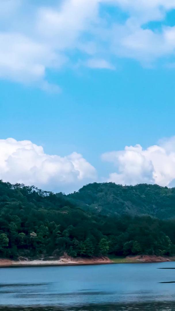 拍摄蓝天白云山水风景延时摄影视频的预览图