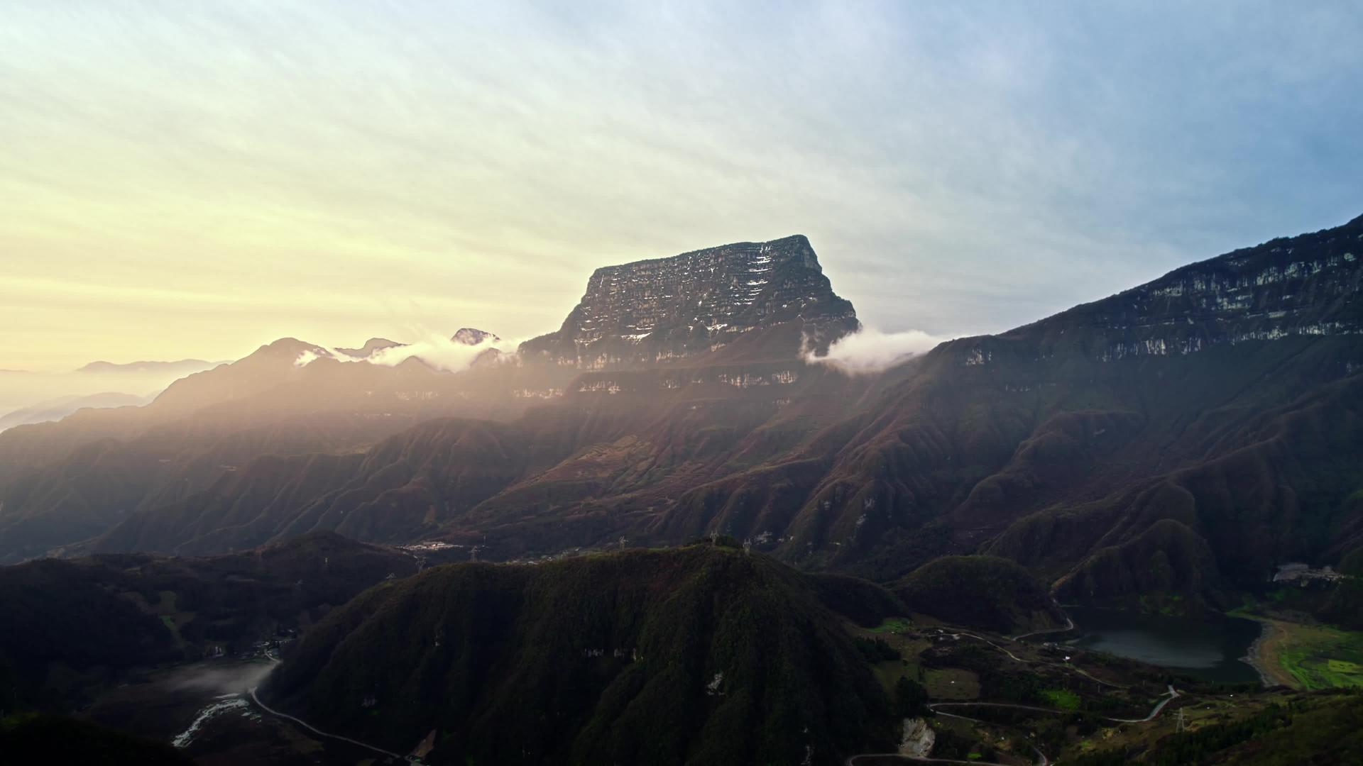 山峰航拍在四川乐山大瓦山云上视频的预览图