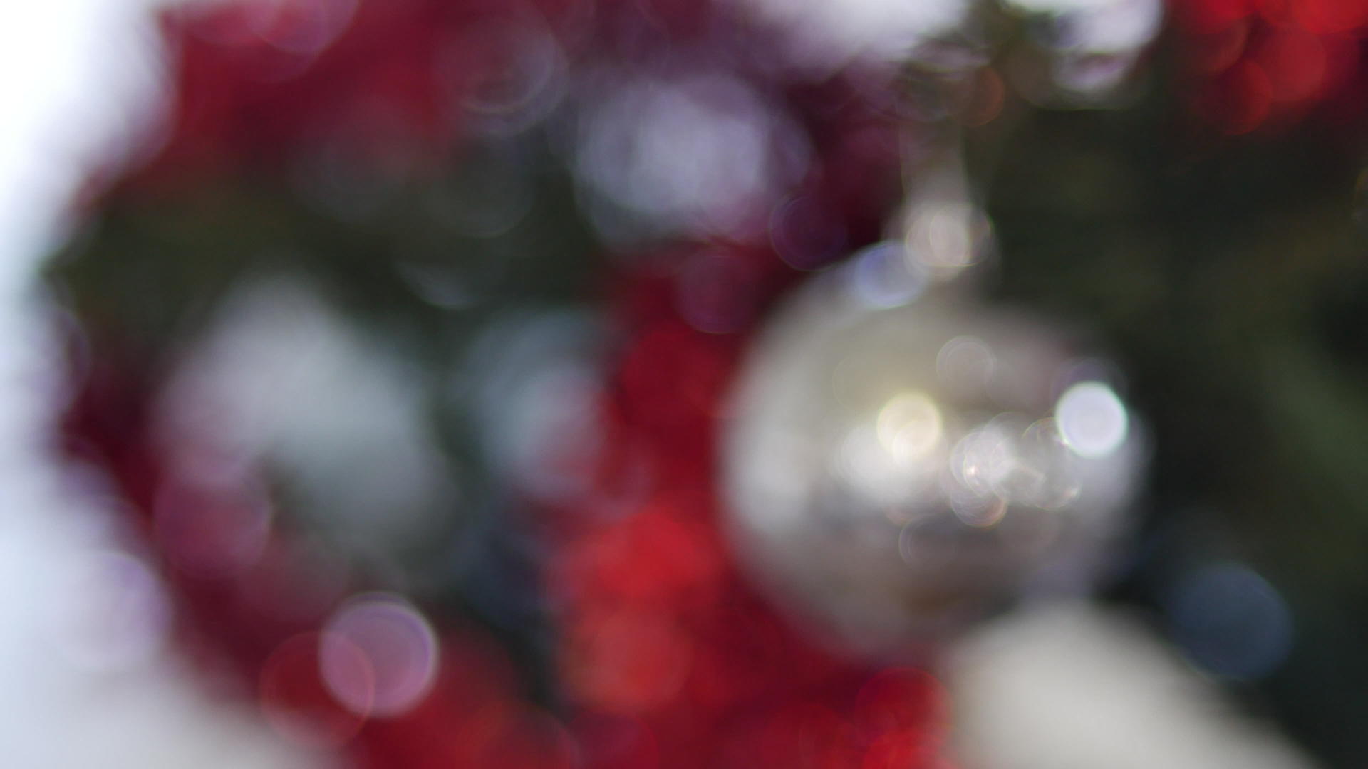 聚焦镜头模糊到圣诞镜头银球视频的预览图