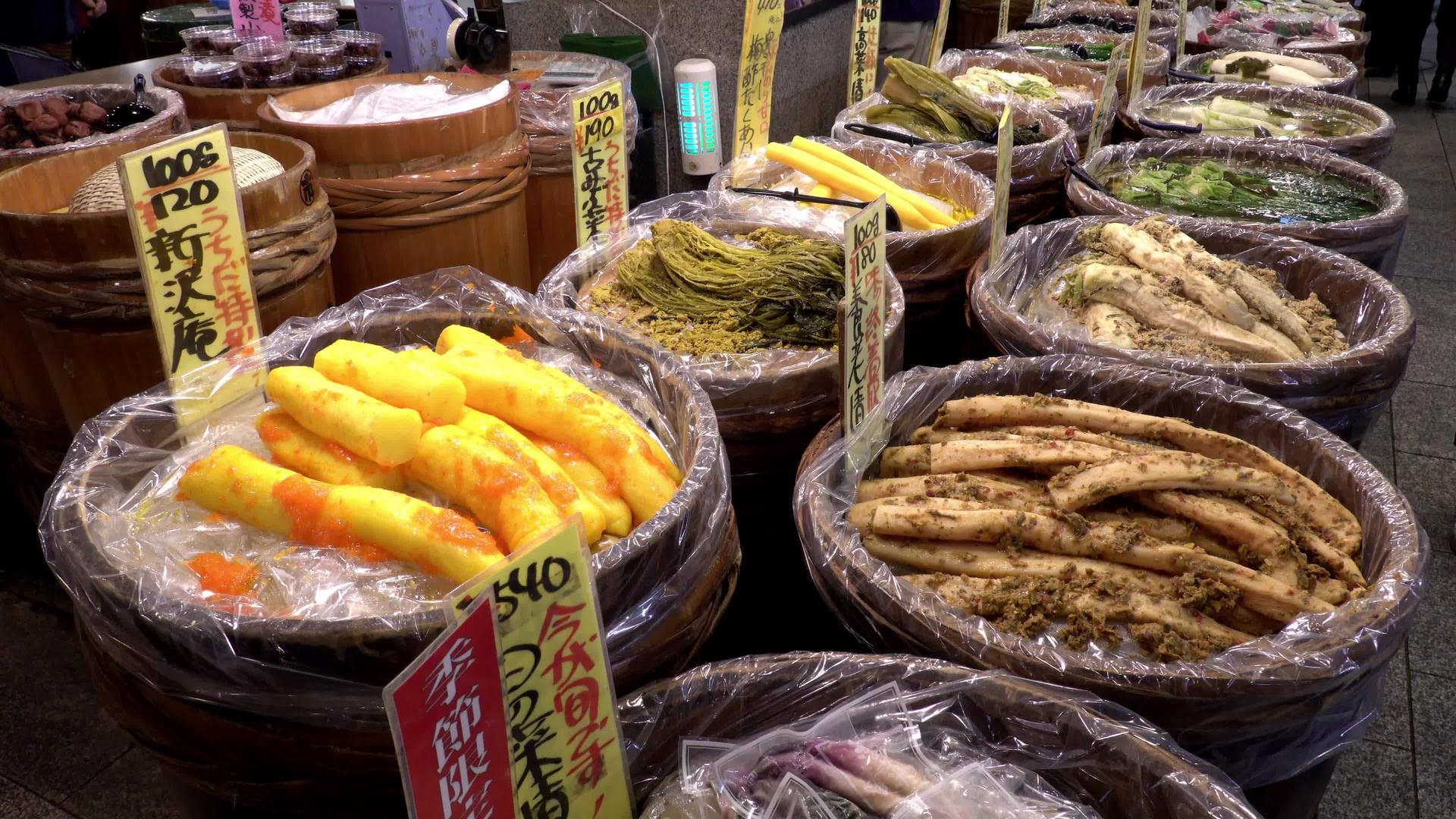 雅潘和其他蔬菜在京都尼西希基市场视频的预览图