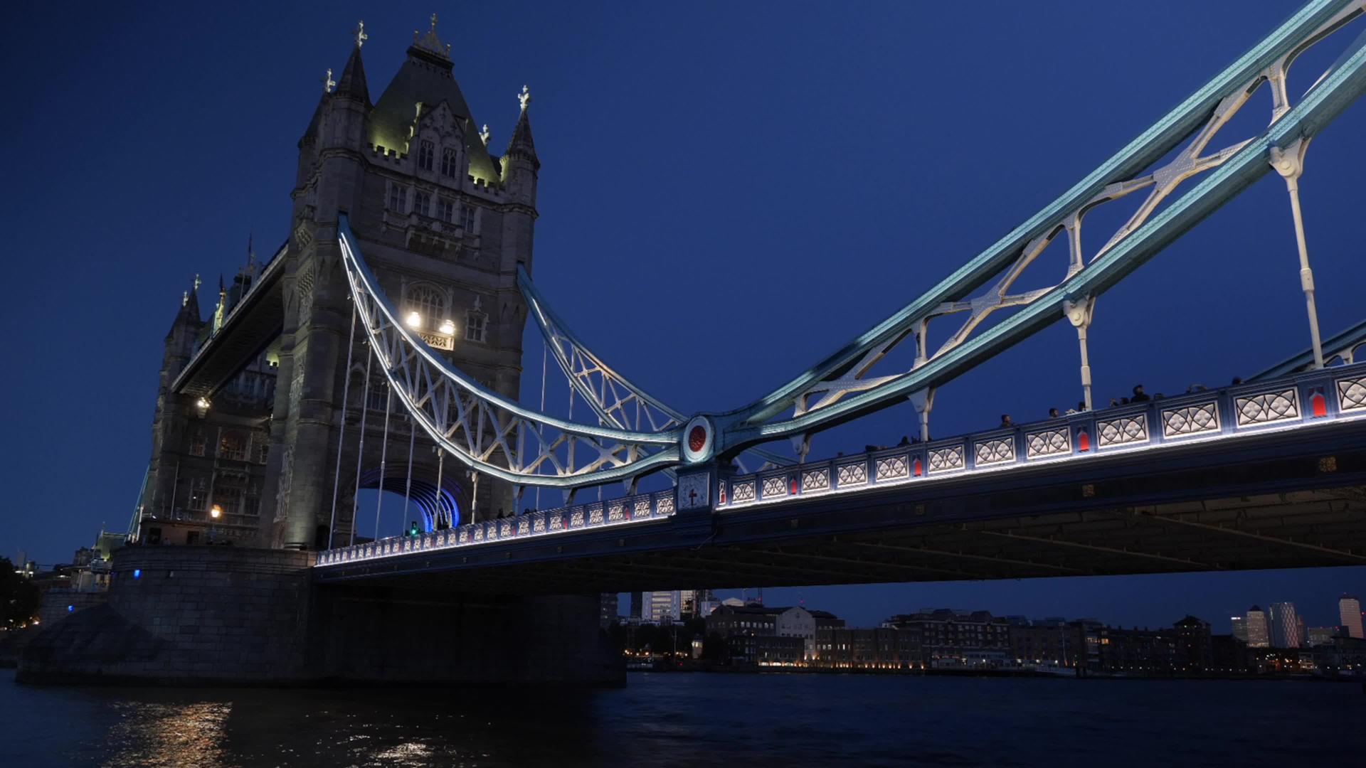 晚上伦敦桥倒塌视频的预览图