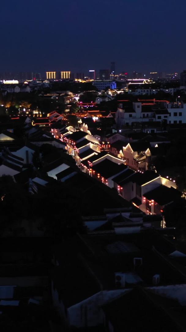 江南水乡山塘街夜景视频的预览图