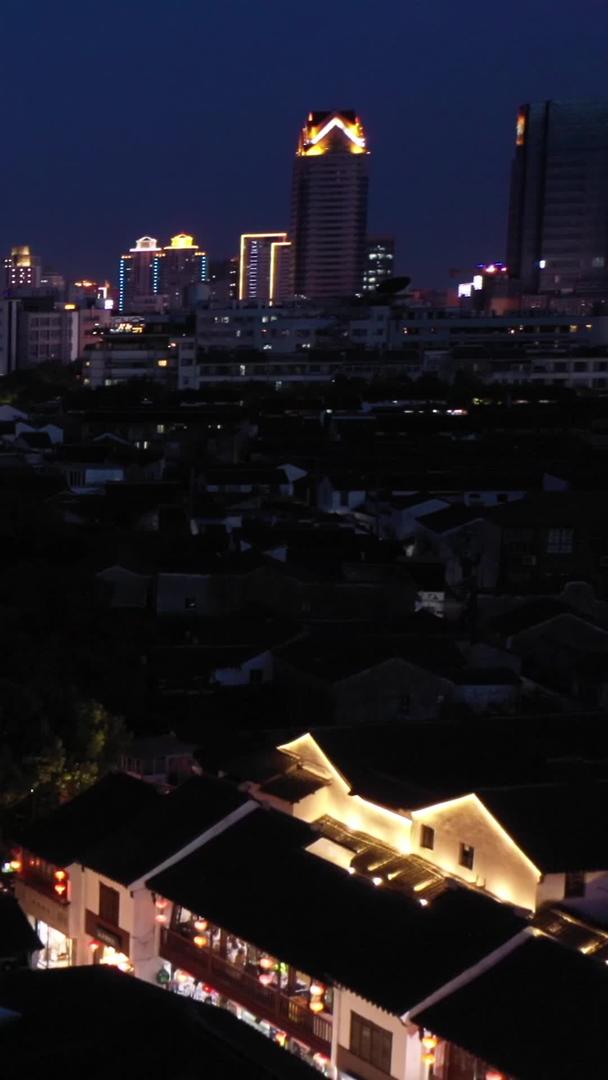 江南水乡山塘街夜景视频的预览图