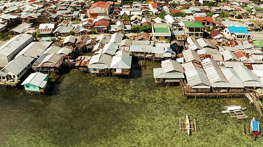 菲利平斯群岛和其他地方的渔村和房屋视频的预览图