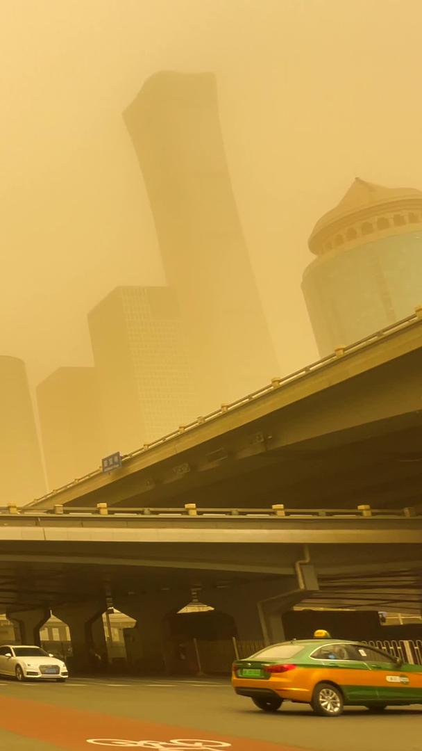 北京国贸实拍沙尘暴视频的预览图