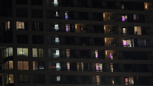高层酒店大楼夜景视频的预览图
