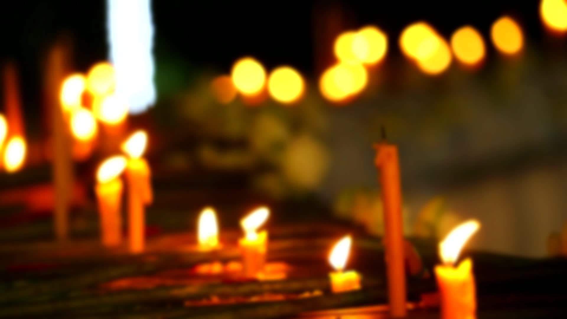 蜡烛点燃布泽达勋爵礼拜视频的预览图