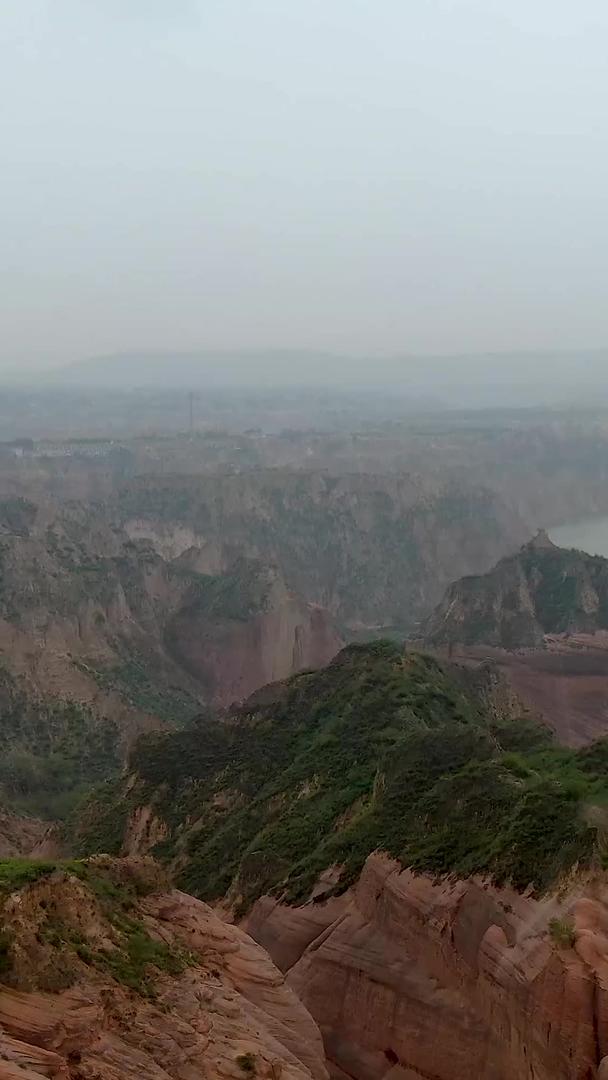 航拍黄土高原风光地貌视频的预览图