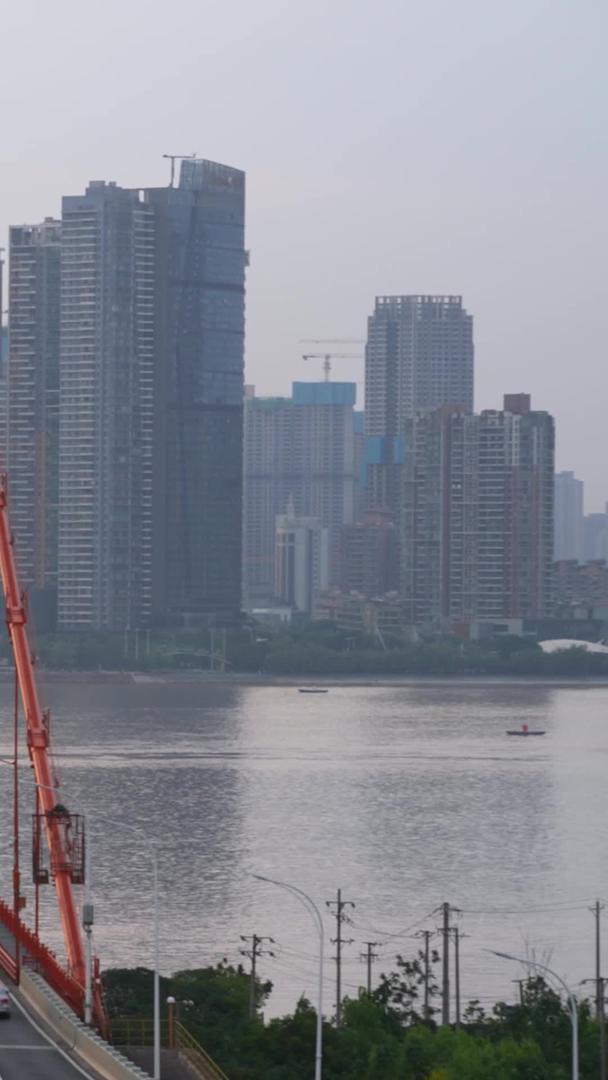 长江桥梁交通道路航拍城市江景车流素材视频的预览图