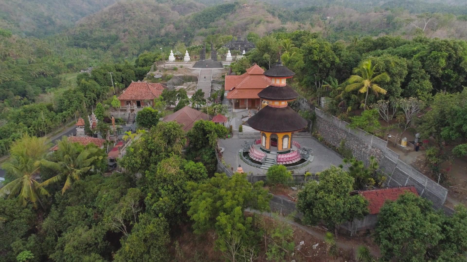 巴利岛的佛教寺庙视频的预览图
