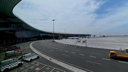 北京大兴国际机场繁忙景象延时视频的预览图
