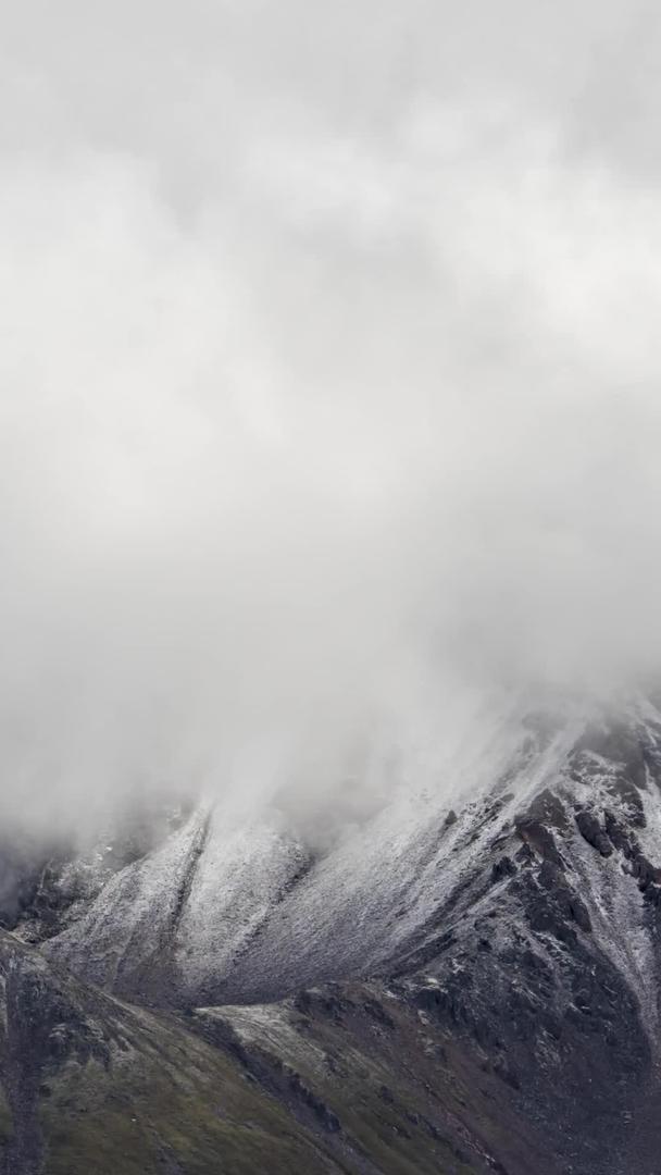 延时317国道唐古拉山雪山视频的预览图