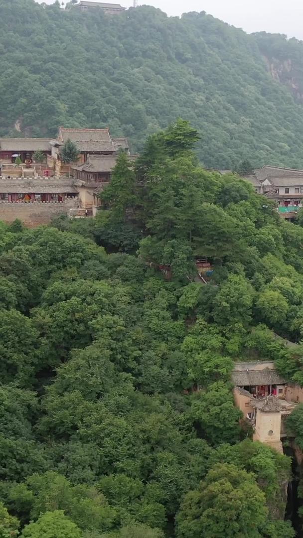 这座寺庙位于甘肃省邈山视频的预览图