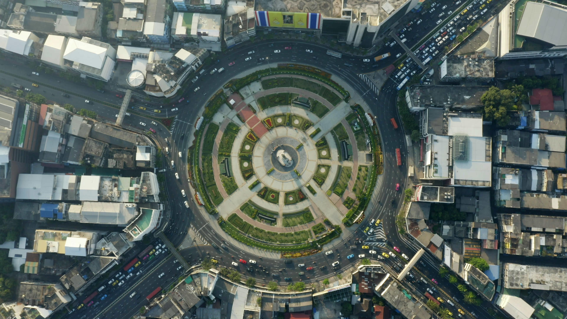 4K无人机航拍泰国曼谷城市中心广场视频的预览图