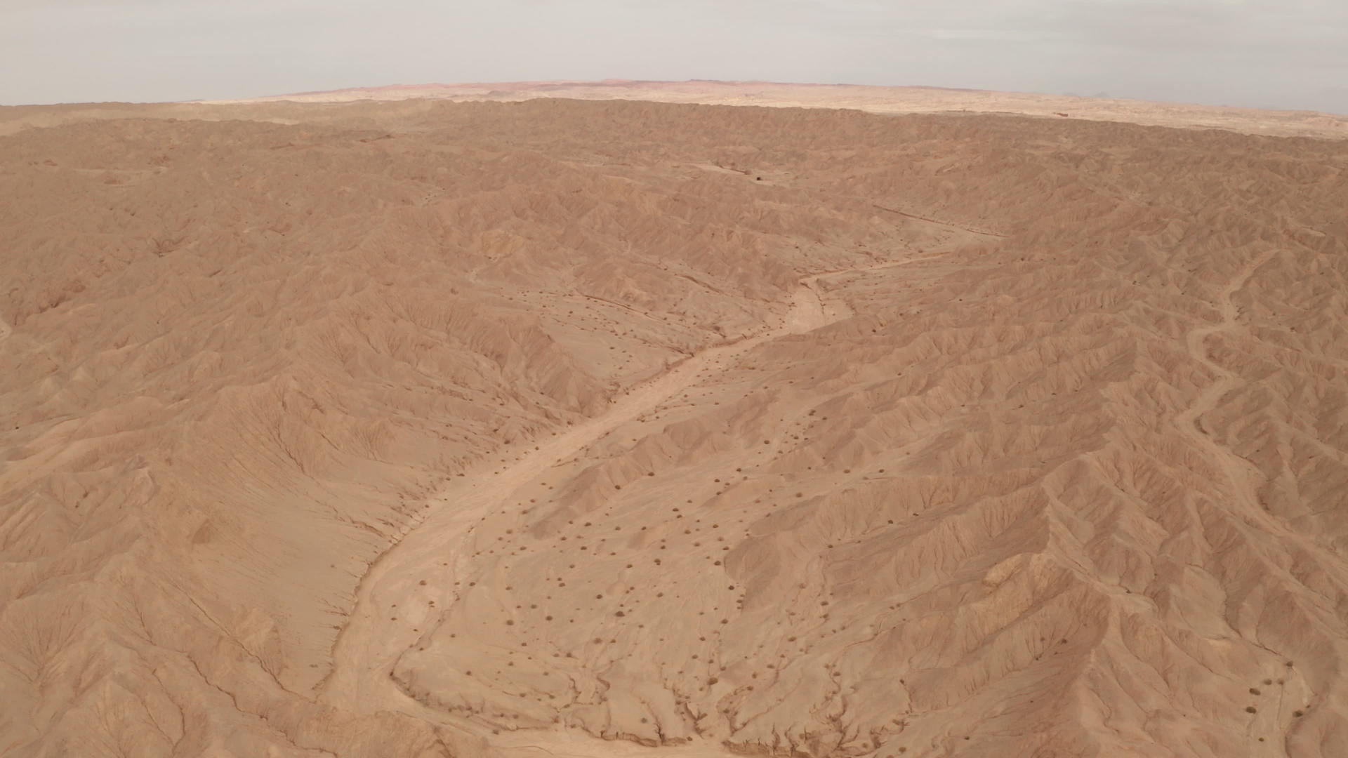 干燥的土地侵蚀地形地貌视频的预览图