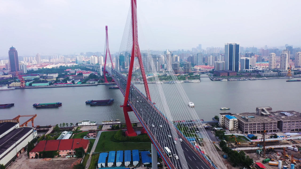 4K航拍上海杨浦大桥视频的预览图