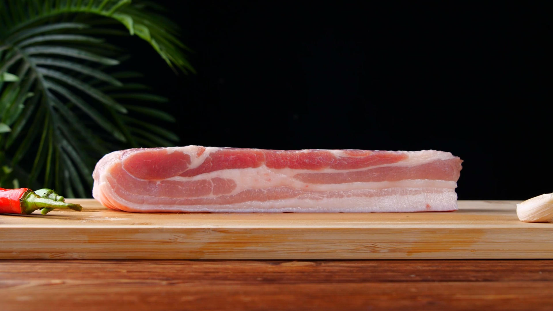 4k高清五花肉猪肉肉类视频的预览图