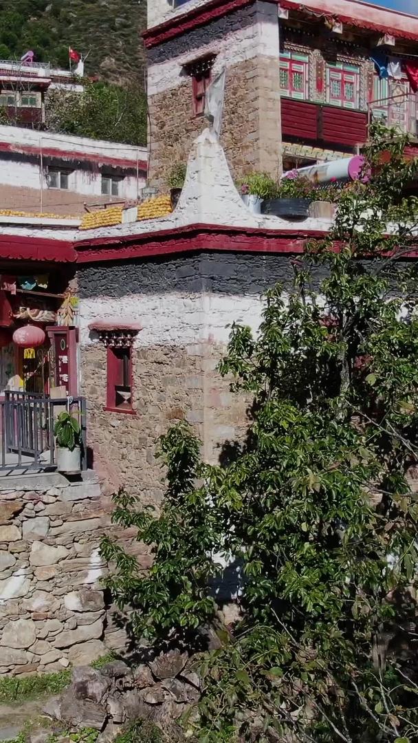 四川丹巴县旅游景点甲居藏寨民居航拍视频视频的预览图