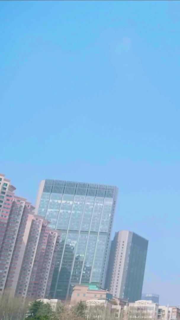 青岛标志性建筑五月风延时摄影视频的预览图