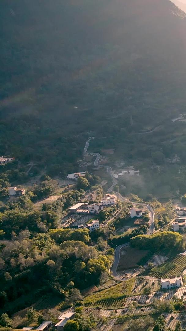 日落时分航拍川西丹巴藏寨自然风光视频素材视频的预览图