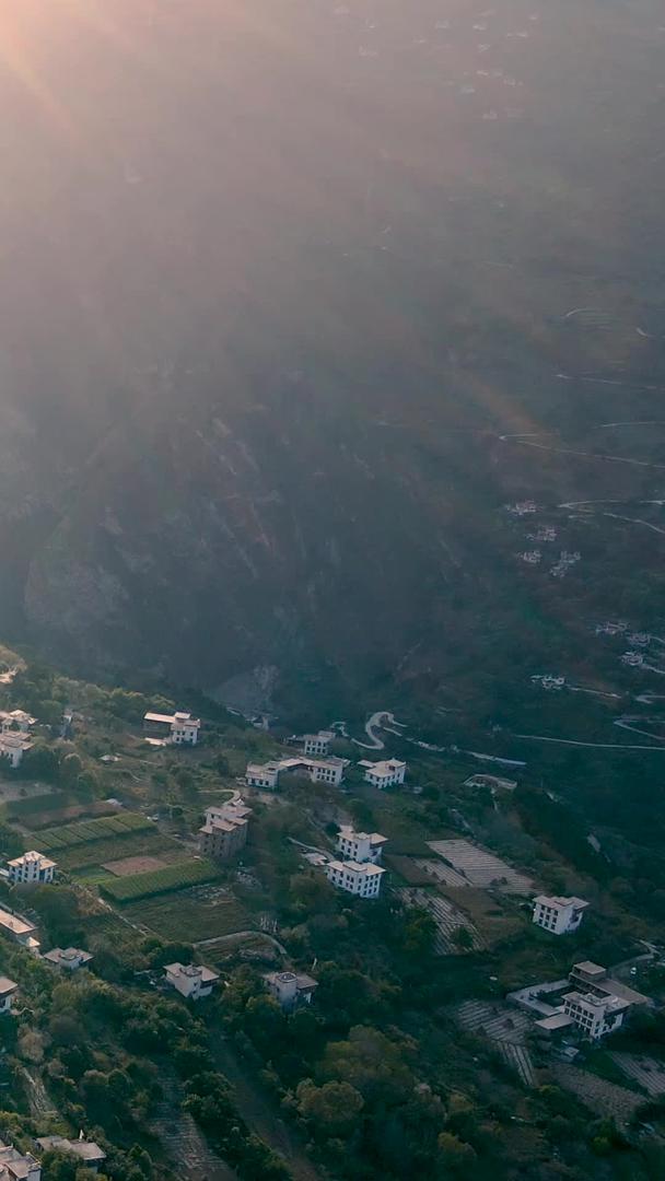 日落时分航拍川西丹巴藏寨自然风光视频素材视频的预览图
