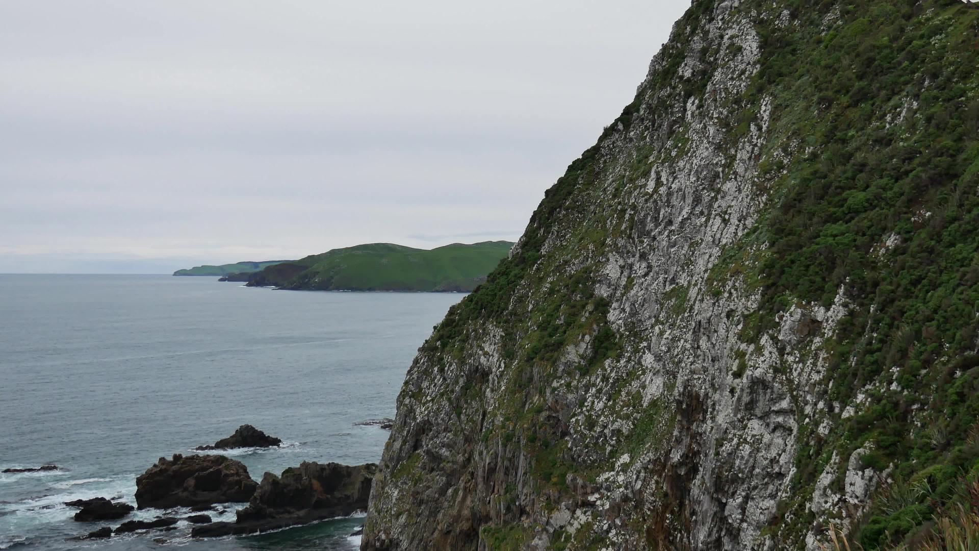 南岛岩石悬崖视频的预览图