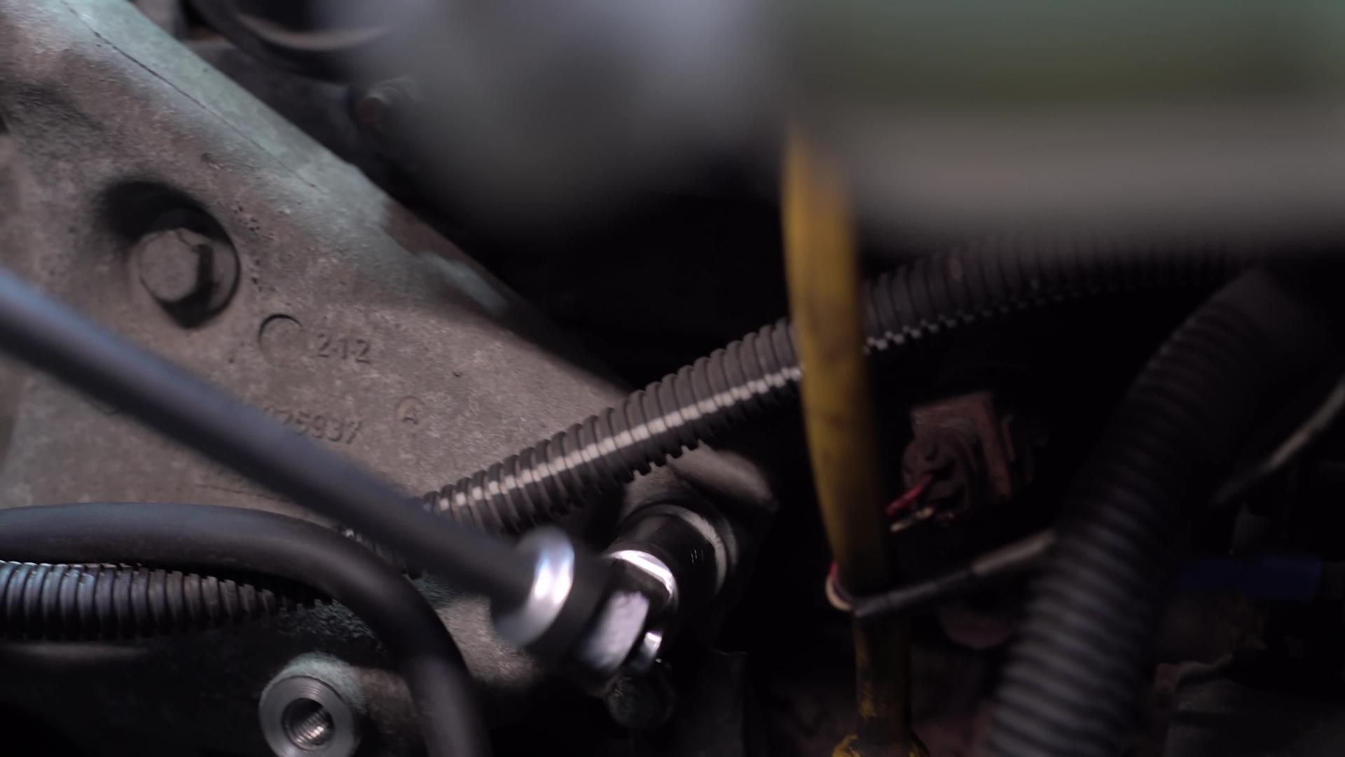 修理机的发动机视频的预览图