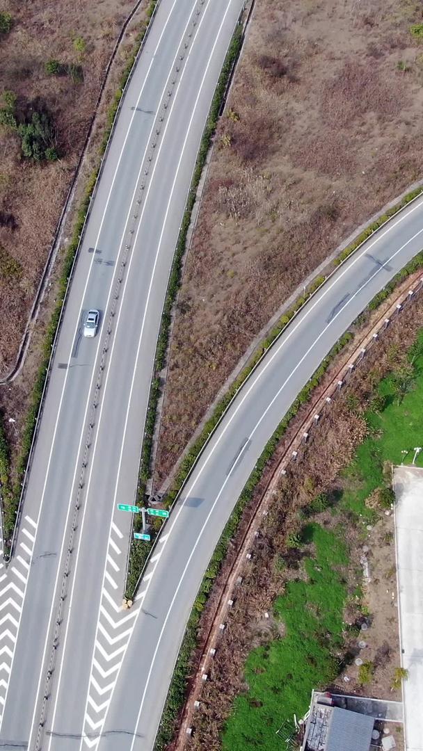 高速公路航拍分路口视频的预览图