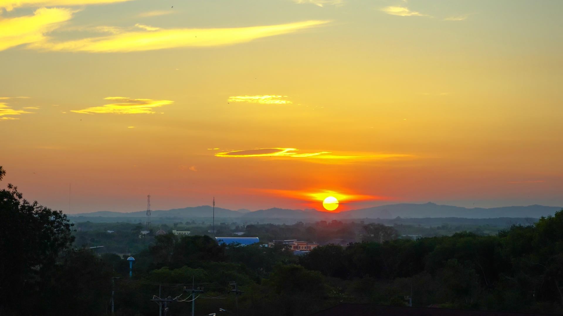 泰国夕阳太阳落山太阳细节延时4K视频的预览图