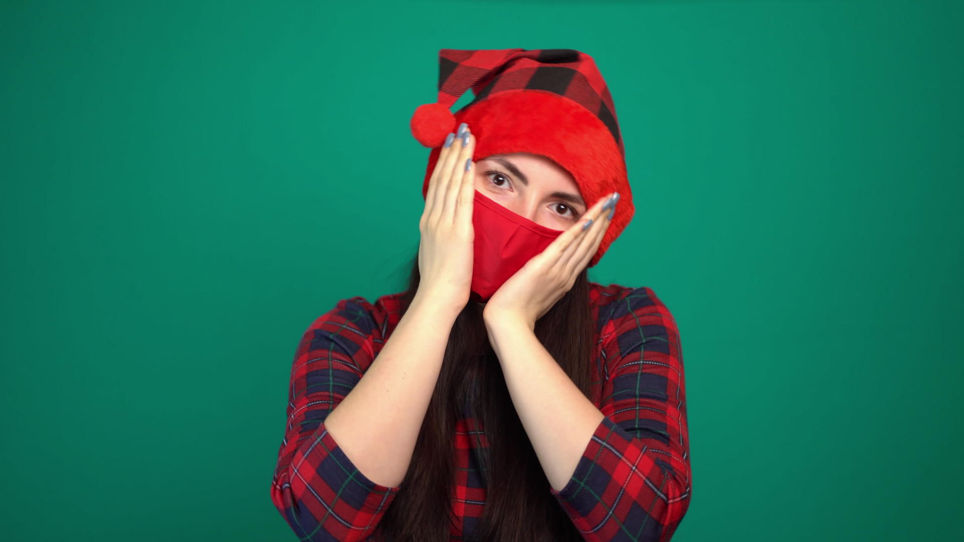圣诞女孩戴着红色面具视频的预览图