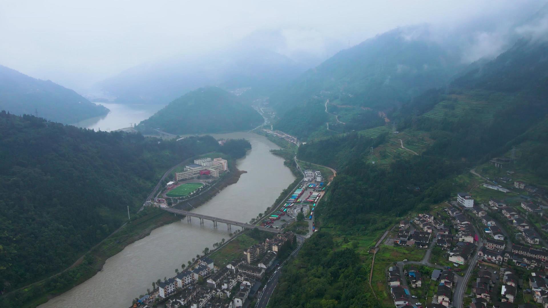 4K航拍成都长江重要支流岷江如仙境一般的自然风光视频的预览图