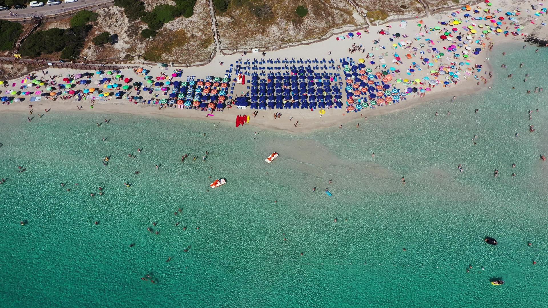 鸟瞰佩洛萨海滩视频的预览图