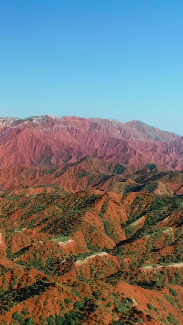 新疆特殊地貌航拍视频的预览图