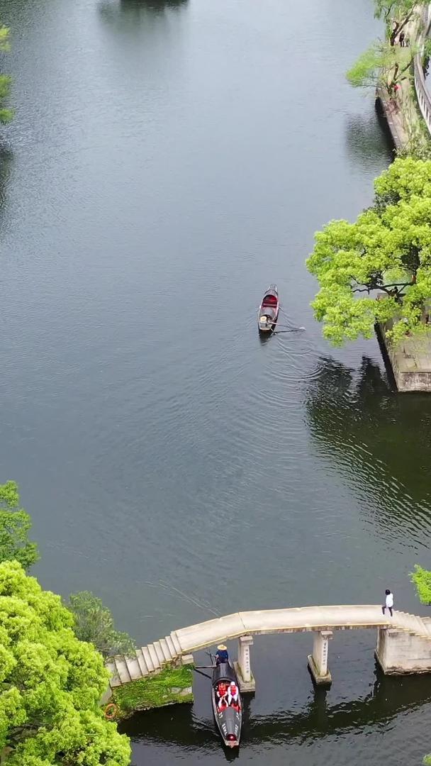 浙江绍兴东湖乌篷船航拍视频视频的预览图