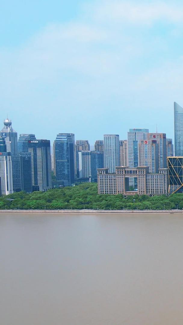 杭州钱江新城城市夏季航拍蓝天下视频的预览图