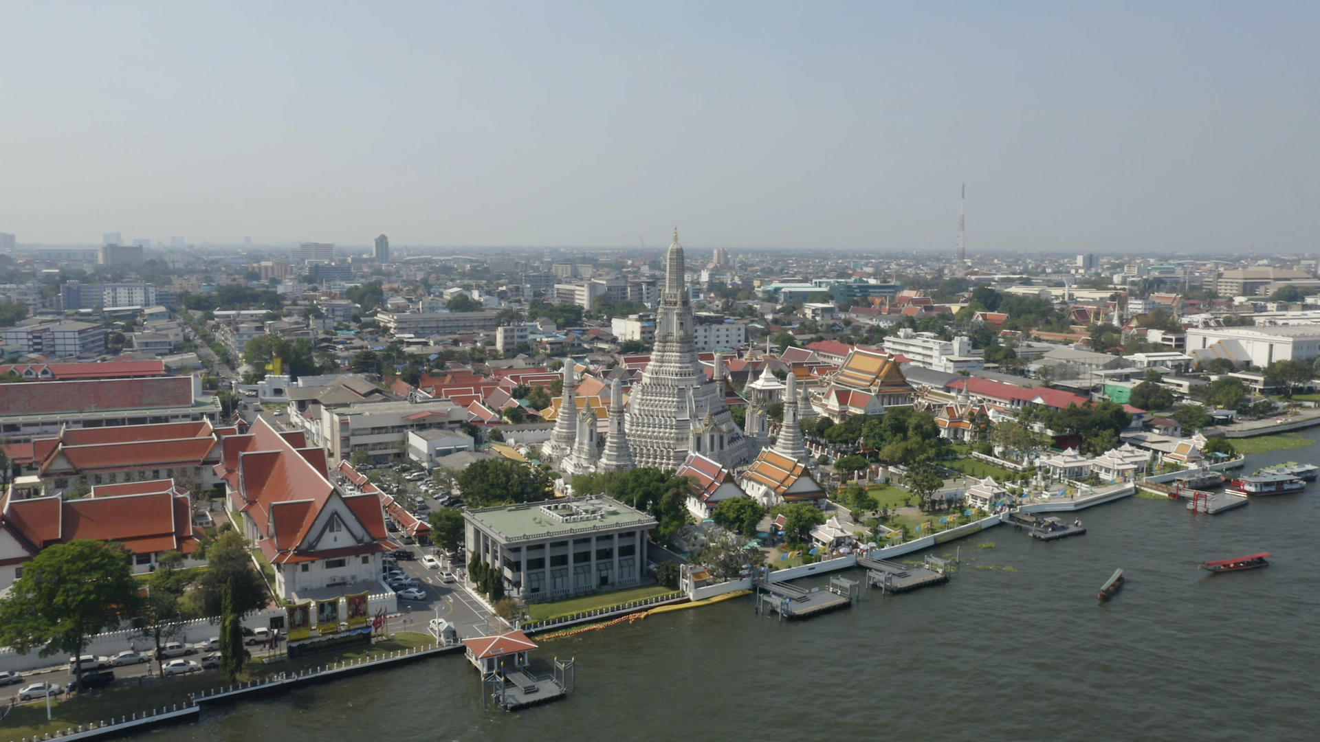 4K无人机航拍泰国曼谷湄公河寺庙宫殿视频的预览图
