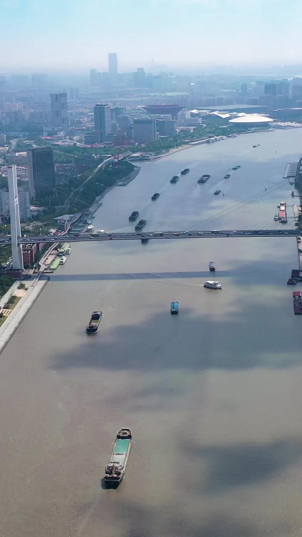 航拍上海南浦大桥车流视频的预览图