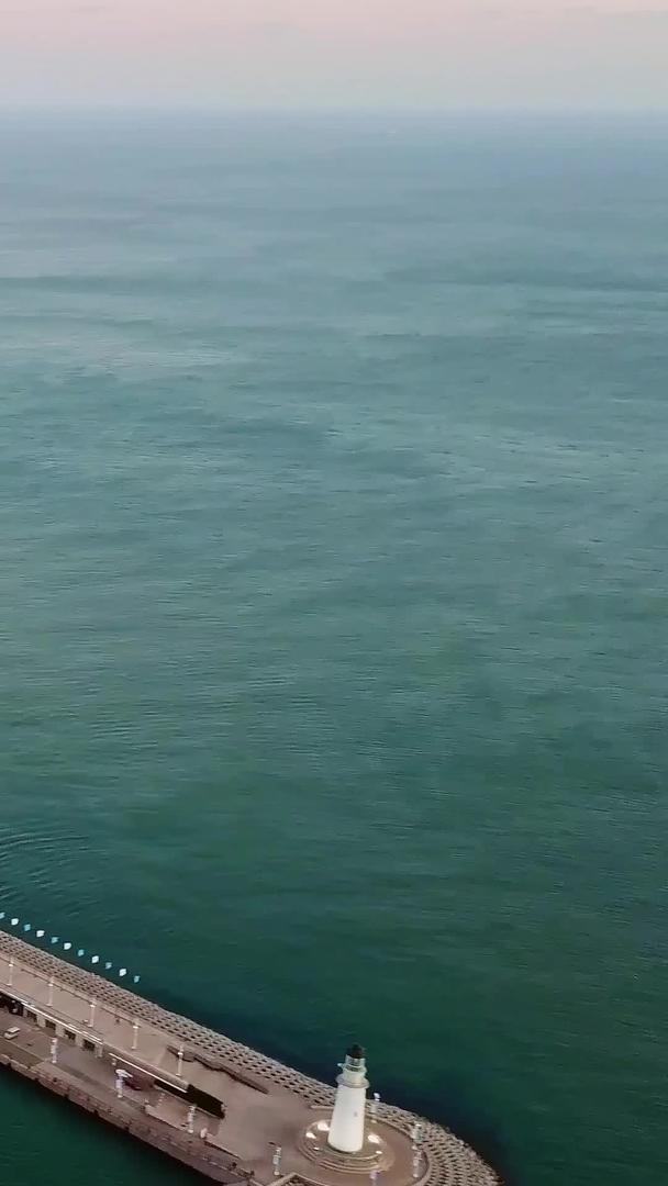 航拍青岛海岸码头视频的预览图