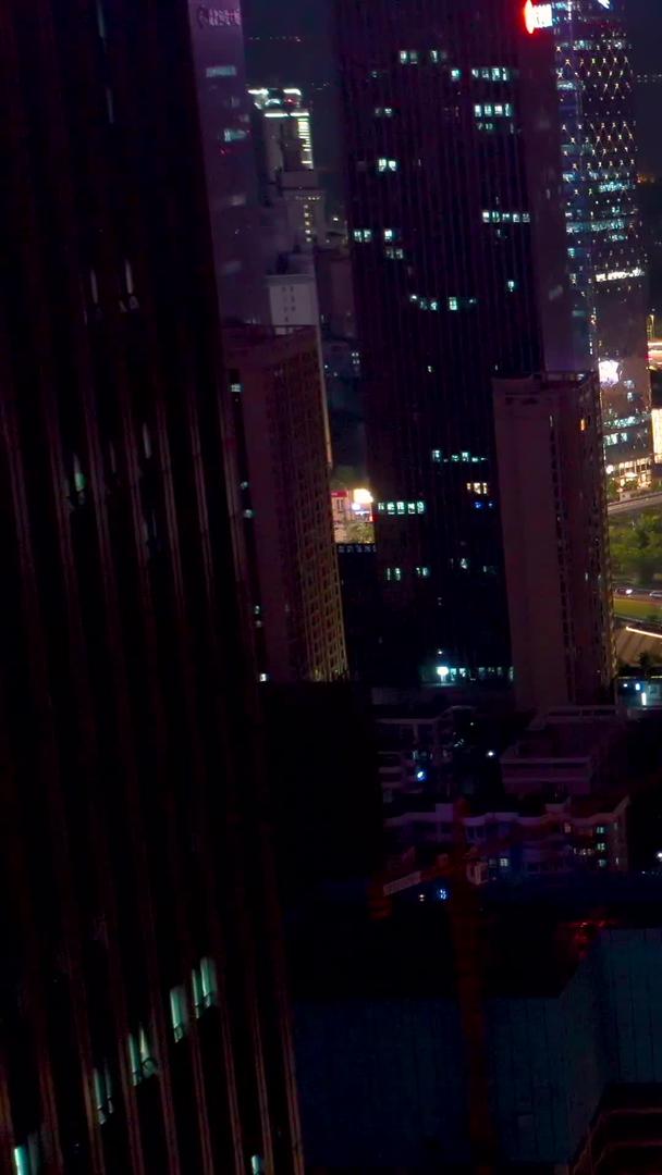 航拍城市主干道及立交桥交通夜景视频的预览图