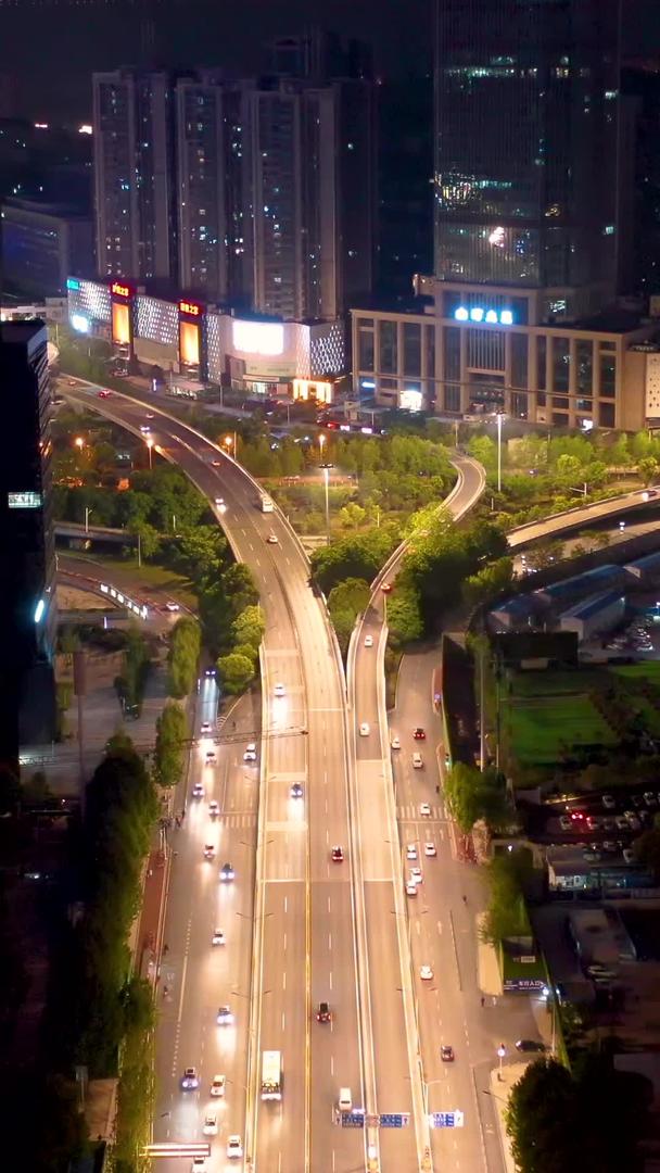 航拍城市主干道及立交桥交通夜景视频的预览图