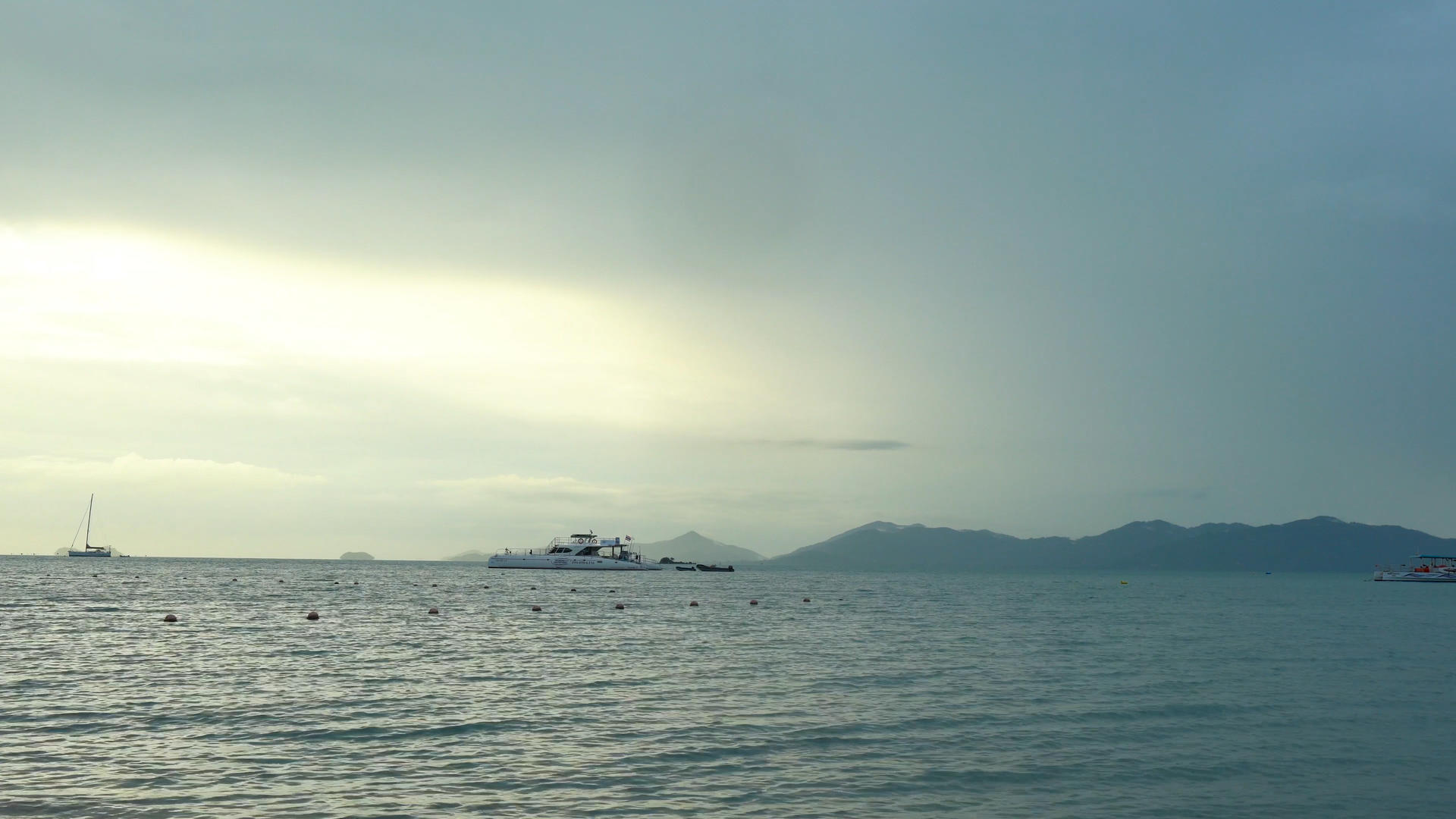 大海海滨黄昏游艇合集4K视频的预览图