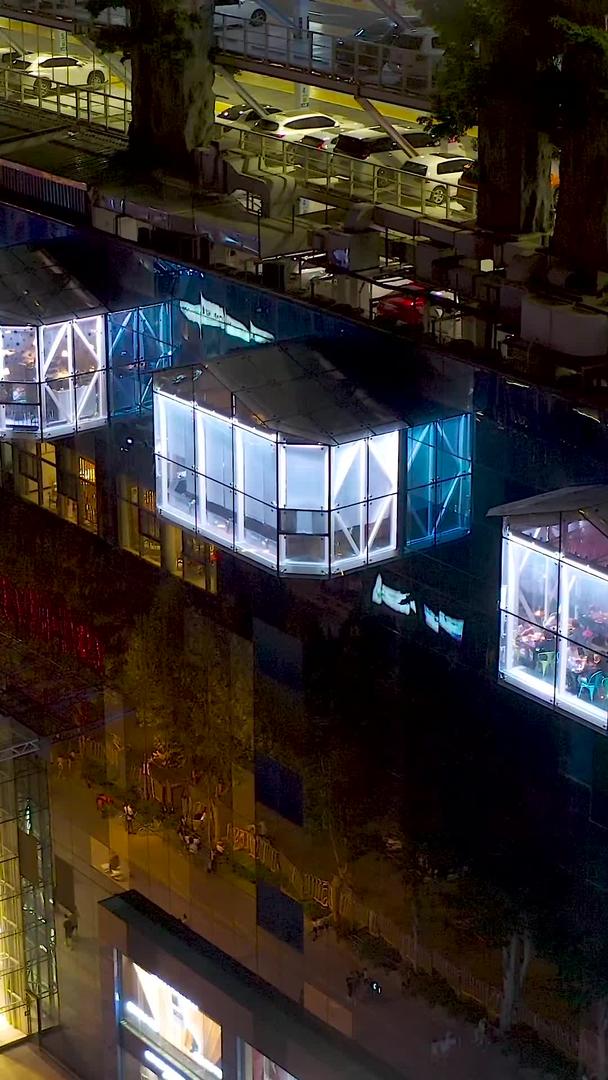 商业楼顶停车场航拍视频的预览图