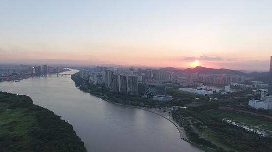 夕阳下新城区4K航拍视频的预览图