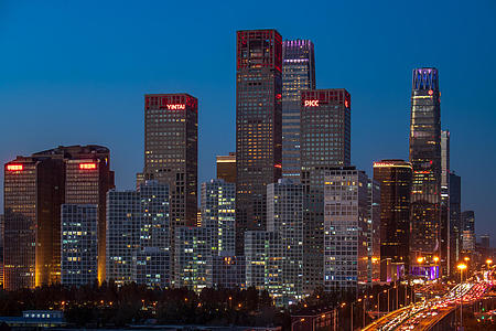 北京国贸SOHO交通白转晚8K延时视频的预览图