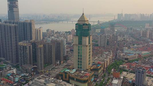 航拍武汉汉口江边城市风光视频的预览图