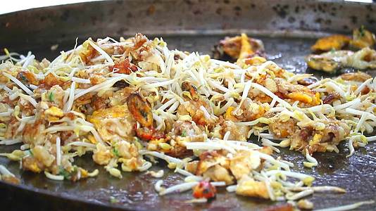 火锅炒蛤蜊是游客最喜欢的街头食品菜单视频的预览图