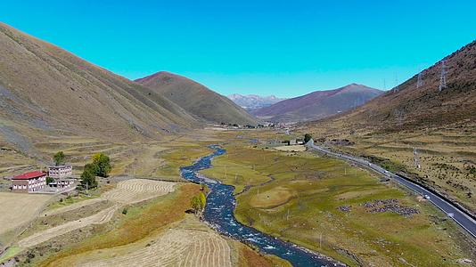 航拍四川甘孜藏族自治州高原风光视频的预览图