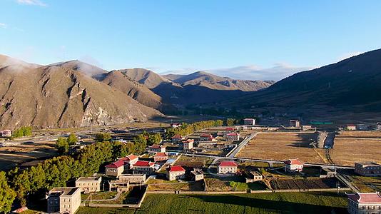 航拍四川甘孜藏族自治州田园风光视频视频的预览图