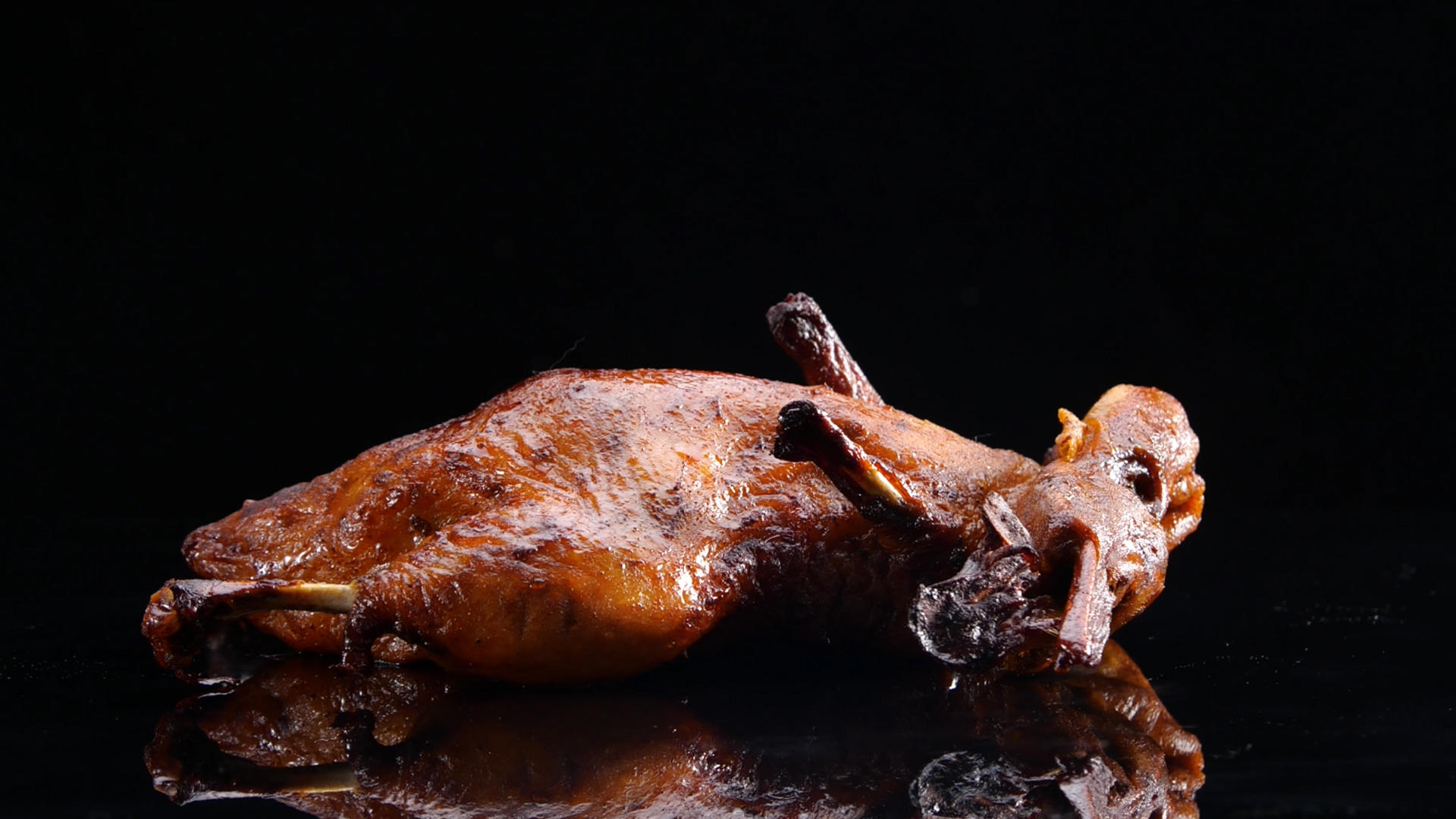 4K烤鸭鸭肉北京烤鸭美食肉类视频的预览图