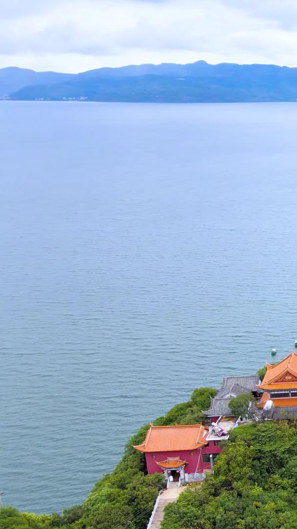 航拍云南西山风景区视频的预览图